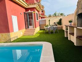 Chalet independiente en Lomas de Cabo Roig con piscina propia y jardín photo 0