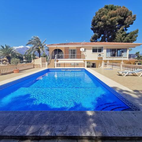 Chalet independiente en venta con piscina privada y pista de mini golf en Albir photo 0
