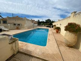 Chalet con casa de invitados, piscina y jardín en venta – Ubicación privilegiada photo 0