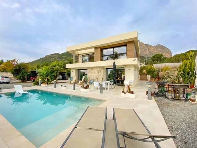 ¡Bienvenido a esta espectacular villa independiente en Polop con una gran parcela y mucha privacidad photo 0