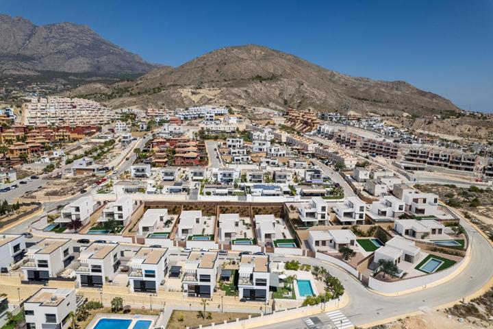 Obra Nueva en Venta en Finestrat: Exclusivas Villas con Vistas al Mar y a la Montaña photo 0