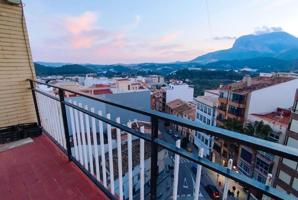 Luminoso piso en 8ª planta con vistas despejadas en venta en Callosa d´en Sarriá photo 0