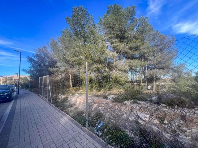 ¡Oportunidad única! Solar en venta en el centro de La Nucía con posibilidad de construir 27 vivienda photo 0