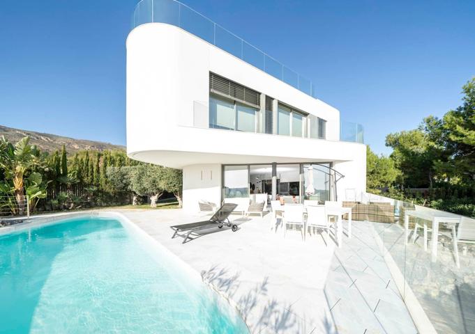 Exclusiva villa en venta – Lujo, Confort y Eficiencia en un Entorno Privilegiado photo 0