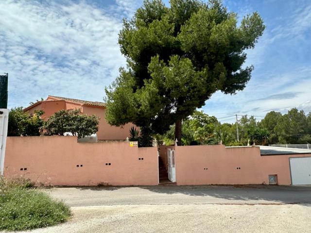 Villa en venta en El Albir photo 0