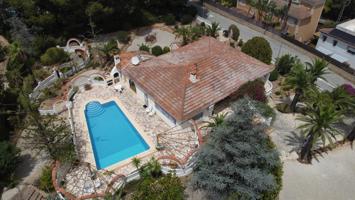 Villa con encanto mediterráneo en venta en Alfaz del Pi photo 0