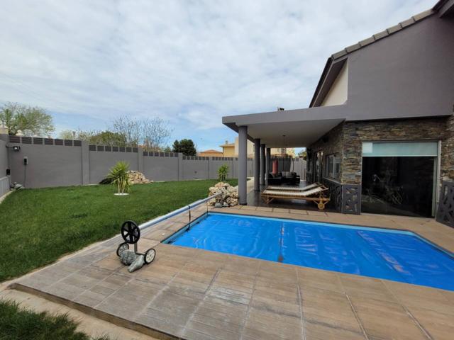 Venta de Chalet individual en Baza photo 0