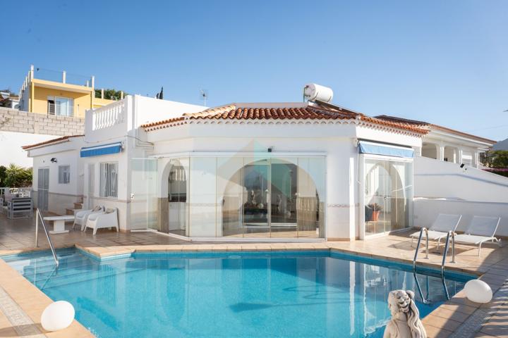 Villa En venta en Arona photo 0