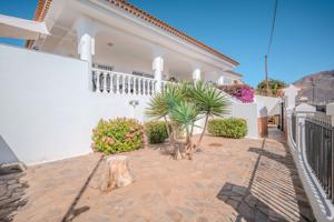 Villa En venta en Arona photo 0