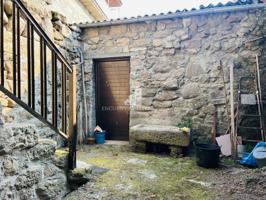 Casa con patio, garaje, bodegas y terreno a solo 10 min de Ourense photo 0