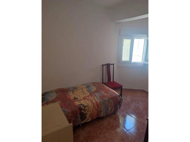 Habitacion en alquiler en Xirivella photo 0