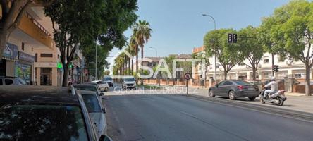 En la misma avenida Maria Auxiliadora, cuatro dormitorios 135 metros cuadrados útiles (Badajoz) photo 0
