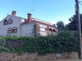 Chalet de 273 m2 con jardín y piscina en Castellnou de Bages photo 0