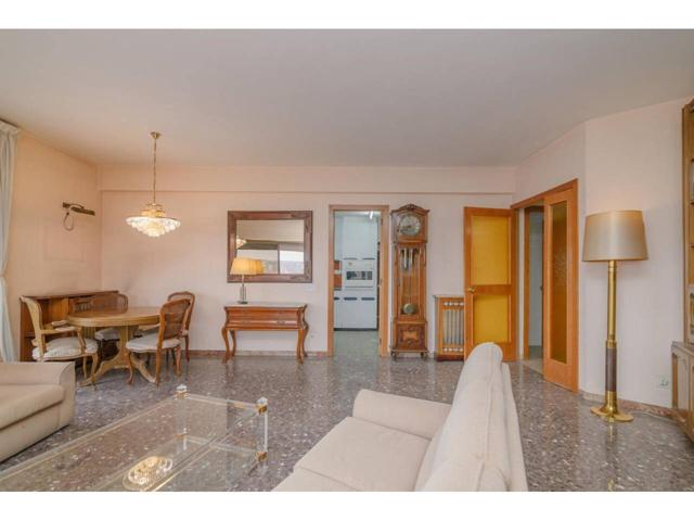 PIS 4 HABITACIONS AL PASSEIG DE PERE III photo 0