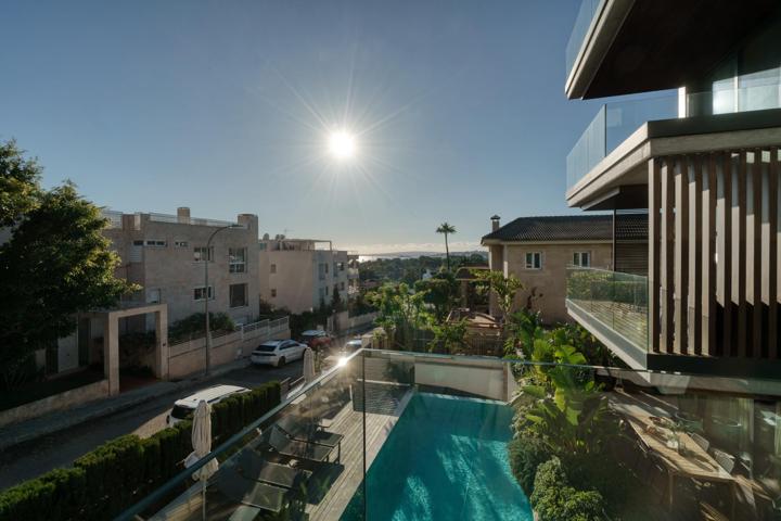 Esplendido piso de diseño moderno con vistas al mar, terraza, parking y piscina photo 0