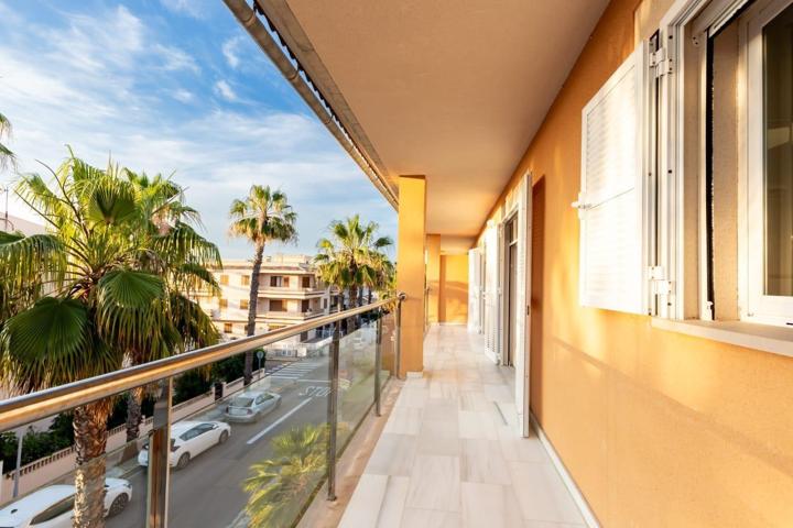 Ático reformado de 3 dorm. con licencia ETV para 6 pers a 250m de la playa photo 0