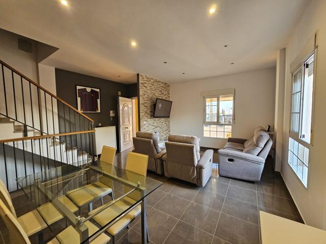 Chalet adosado en venta de 220 m² – Amplio, amueblado y eficiente energéticamente photo 0