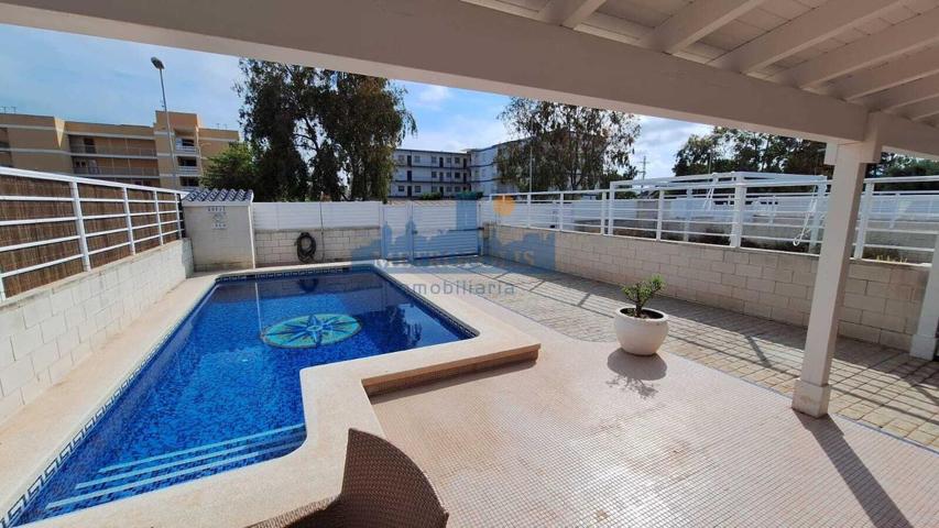 ¡Fabuloso chalet a pasos de la playa! photo 0