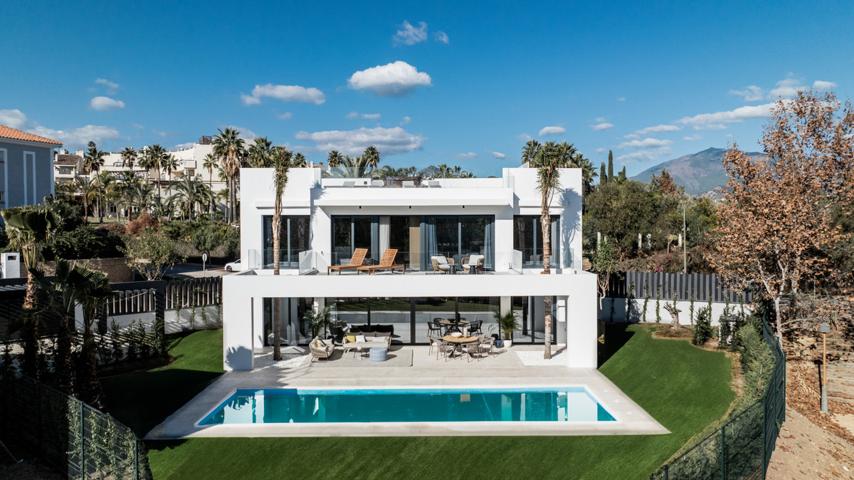 Villa En venta en Estepona photo 0