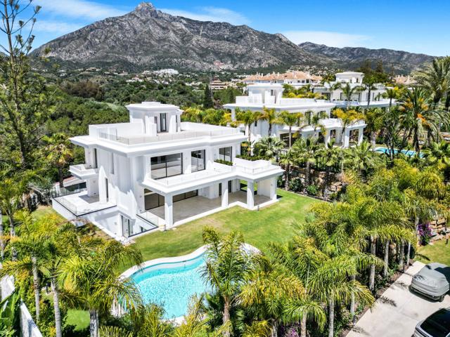 Villa En venta en Marbella photo 0