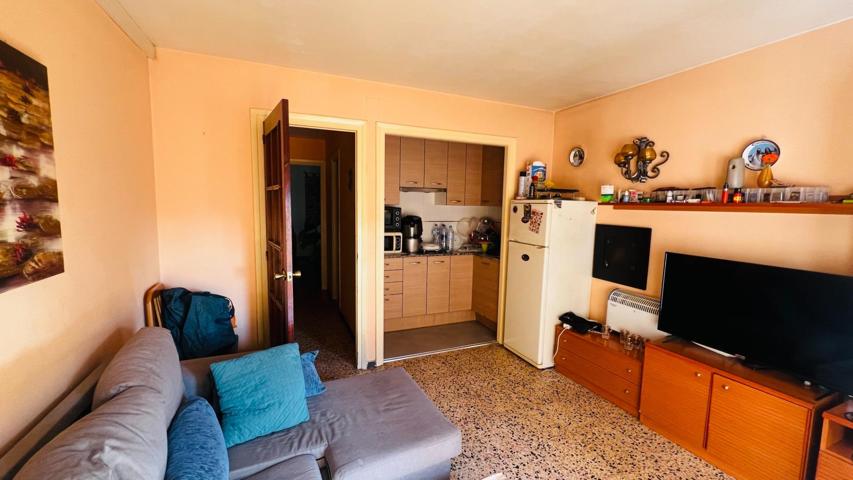 Se vende piso acogedor y a pocos metros de la playa con licencia photo 0