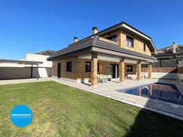 Unifamiliar Separadas En venta en Paracuellos De Jarama photo 0