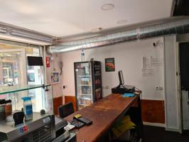Se traspasa local comercial en santa Catalina, con licencia activa de take away y salida de humos photo 0