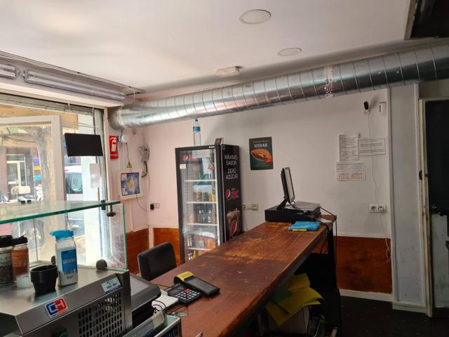 Se traspasa local comercial en santa Catalina, con licencia activa de take away y salida de humos photo 0