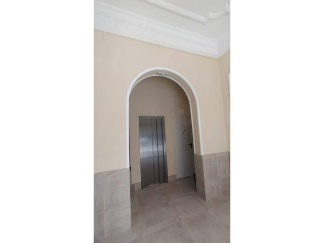 Piso en venta en Arrancapins(46008) photo 0