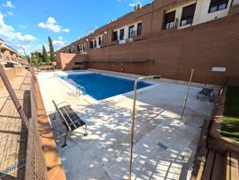 Casa - Chalet en venta en Mérida de 239 m2 photo 0