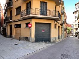 LOCAL ESQUINERO MUY COMERCIAL -  PLAÇA SANT DOMENEC photo 0