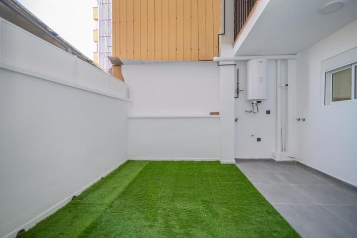 ¡Encuentra tu oasis urbano en este inmueble completamente renovado en el corazón de la ciudad! photo 0