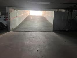 Parking para coche grande photo 0
