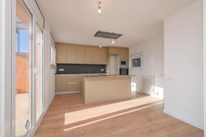 ¡Vive con vistas espectaculares! Ático en venta con terraza en Manresa photo 0