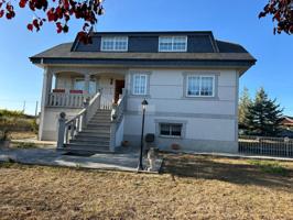 Venta de chalet unifamiliar en Monforte de Lemos photo 0