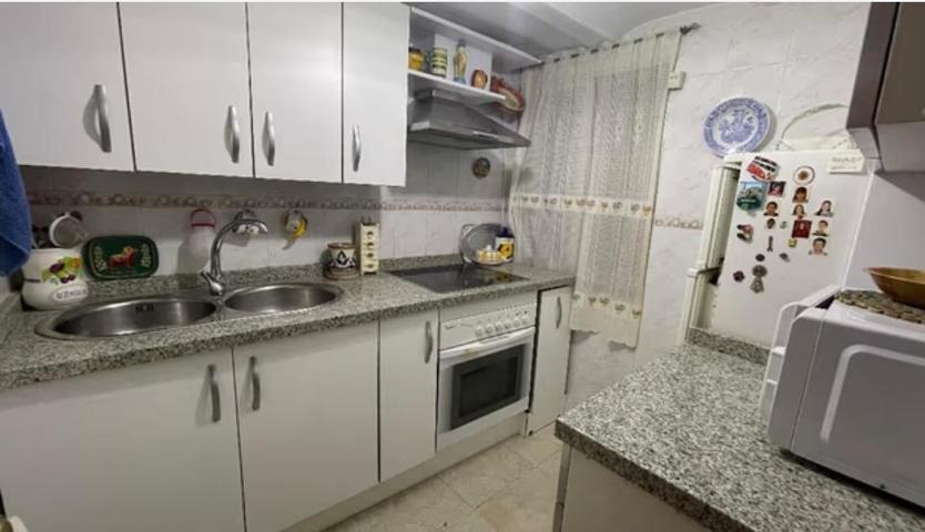 Unifamiliar Pareada En venta en Cáceres photo 0