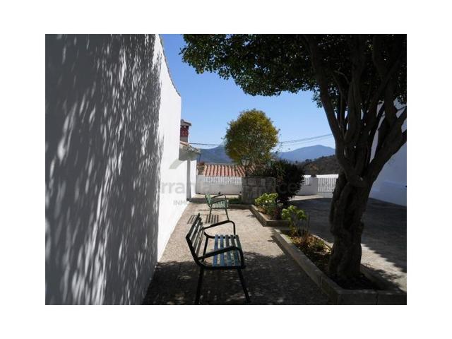 Casa En venta en Benalauría photo 0