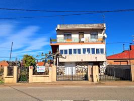 Casa En venta en Carretera, El Burgo Ranero photo 0