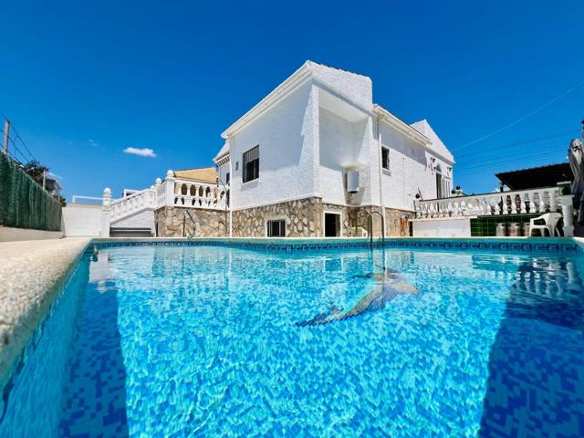 Villa En venta en Torrevieja photo 0