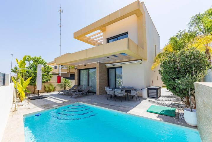 Villa En venta en Los Montesinos photo 0