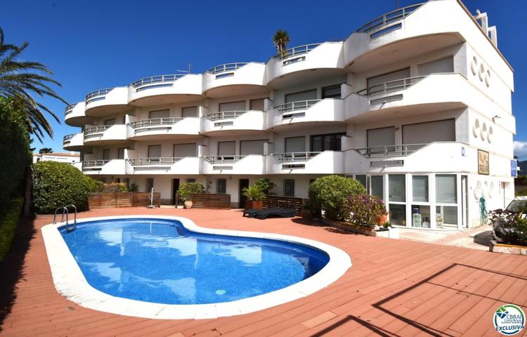 Exclusivo complejo de seis casas con amarre en primera línea de mar photo 0