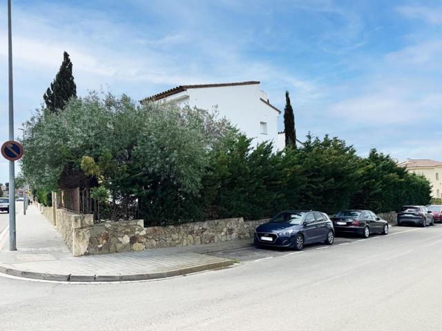 ELS GRECS Exclusiva villa de 348 m²  con gran jardín en una amplia parcela de 755 m² photo 0