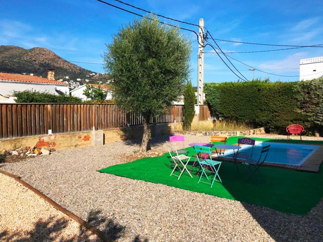 Casa con amplio jardín en venta en Mas Boscà Roses photo 0