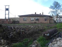 Casa unifamiliar en venta en Santa María del Campo photo 0