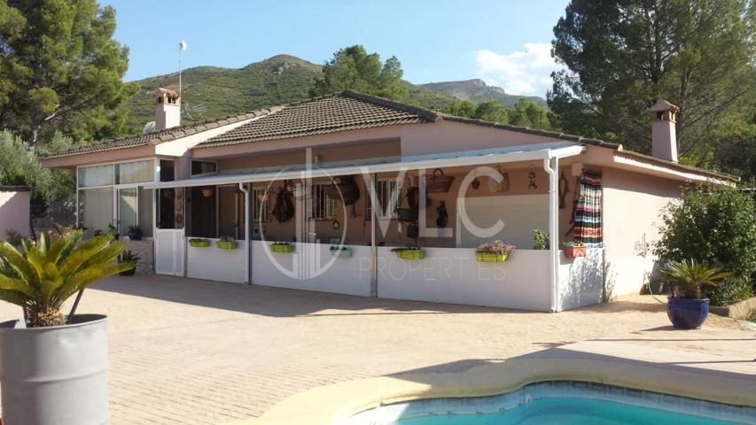 Casa - Chalet en venta en Macastre de 210 m2 photo 0