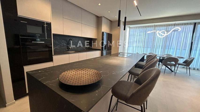 Apartamento con terraza en venta en el centro de Alicante – Junto al Mercado Central y la Rambla photo 0