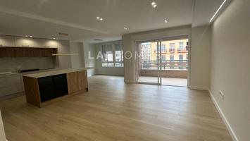 Piso en venta en Avenida de la Estación, Alicante – 3 dormitorios, balcón, orientación sur photo 0