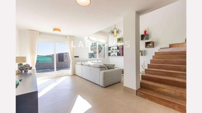 Chalet de diseño moderno en Las Paulinas, Alicante – Totalmente reformado y con vistas panorámicas photo 0