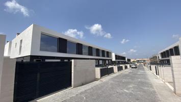 Venta de Adosado en Gran Alacant – Viviendas con Sótano y Placas Solares Incluidas photo 0