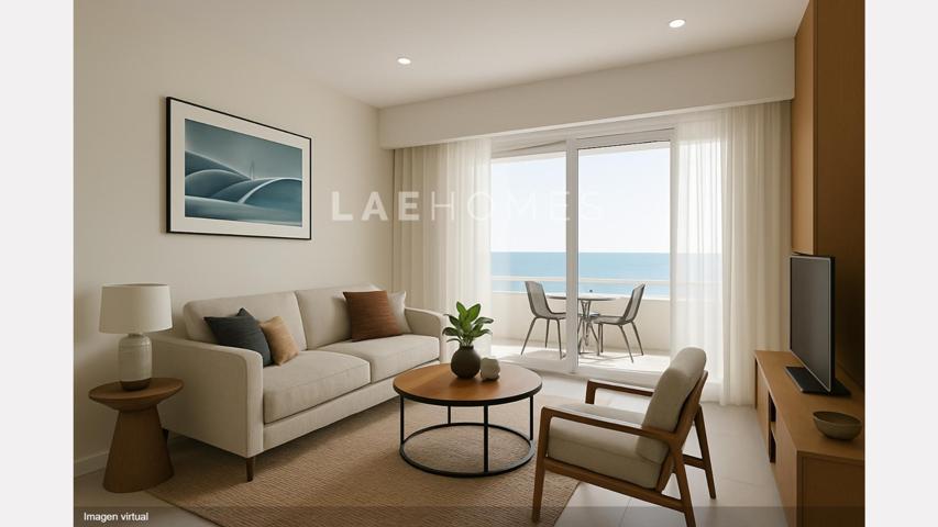 Estudio en planta alta con vistas al mar en venta en el Edificio Riscal, Alicante centro photo 0
